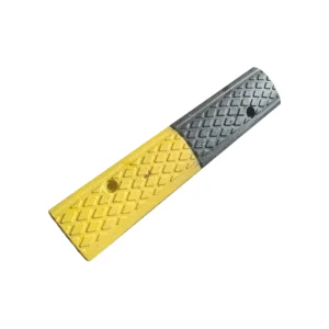 Polisi tidur SSBO ukuran 50x10x2 cm tipis, warna hitam kuning untuk pembatas kecepatan ringan