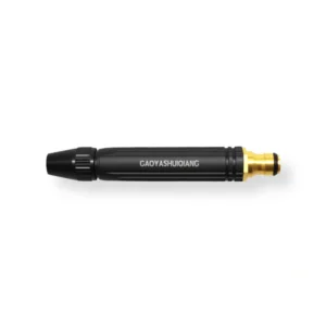 Nozzle semprotan air jet warna hitam dengan ujung kuningan dan desain ramping