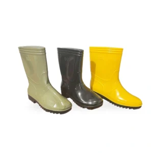 Sepatu bot anak SSBO ukuran 25–27 tersedia warna hijau, hitam, dan kuning
